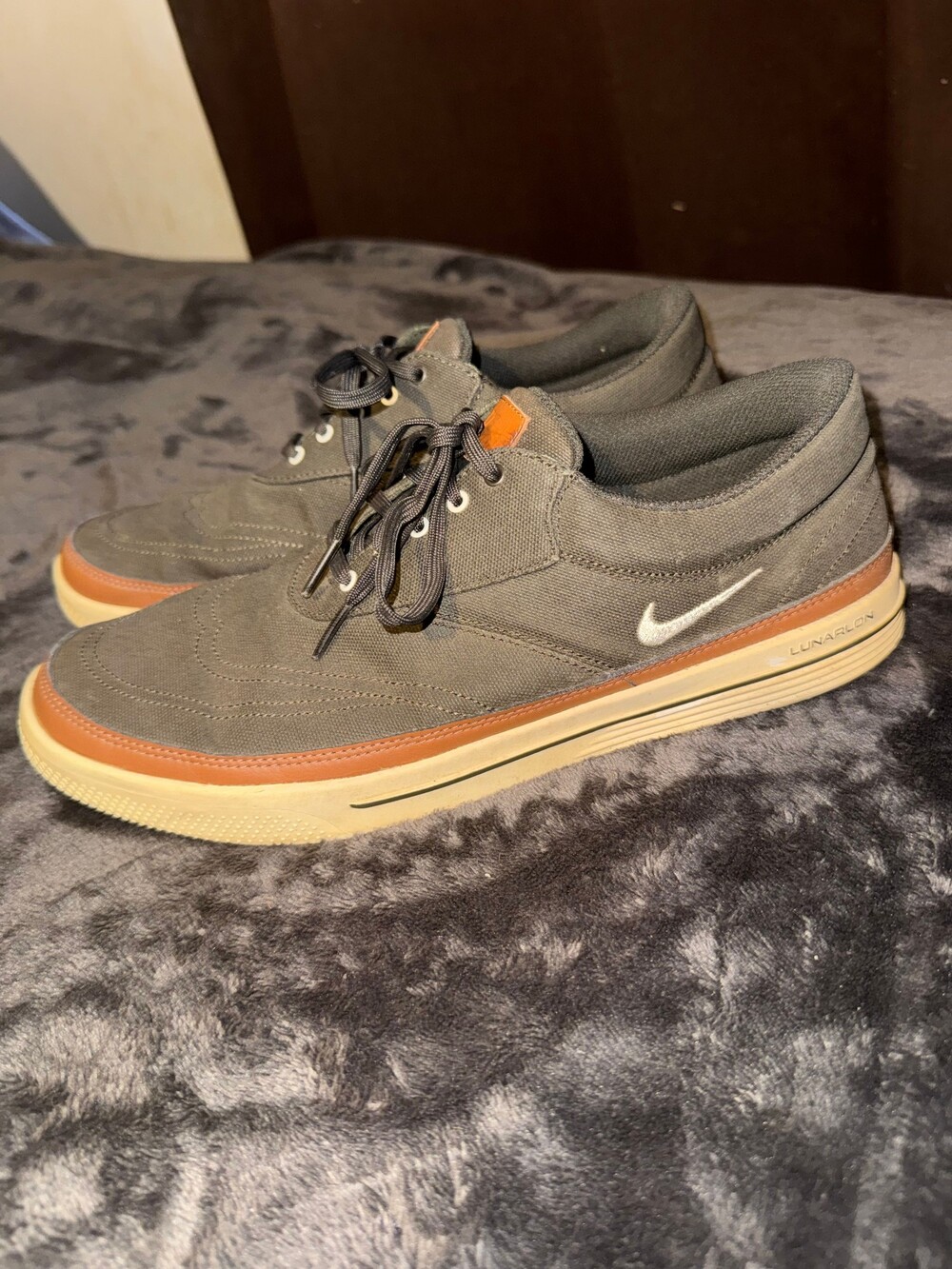 Nike Lunarlon Men's 10.5 Olive Green Canvas Sneakers Brown Accent